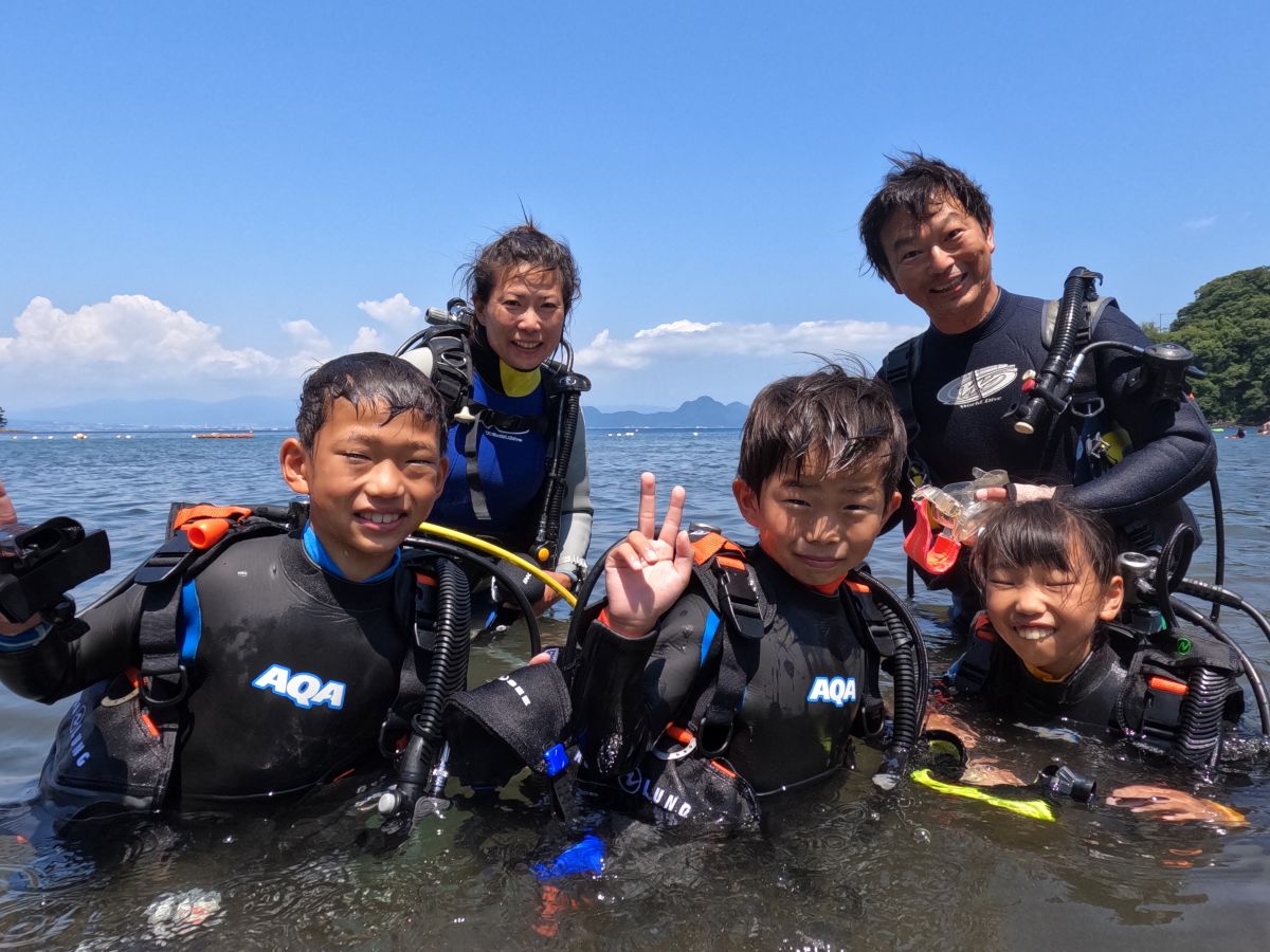 親子でダイビング５人家族