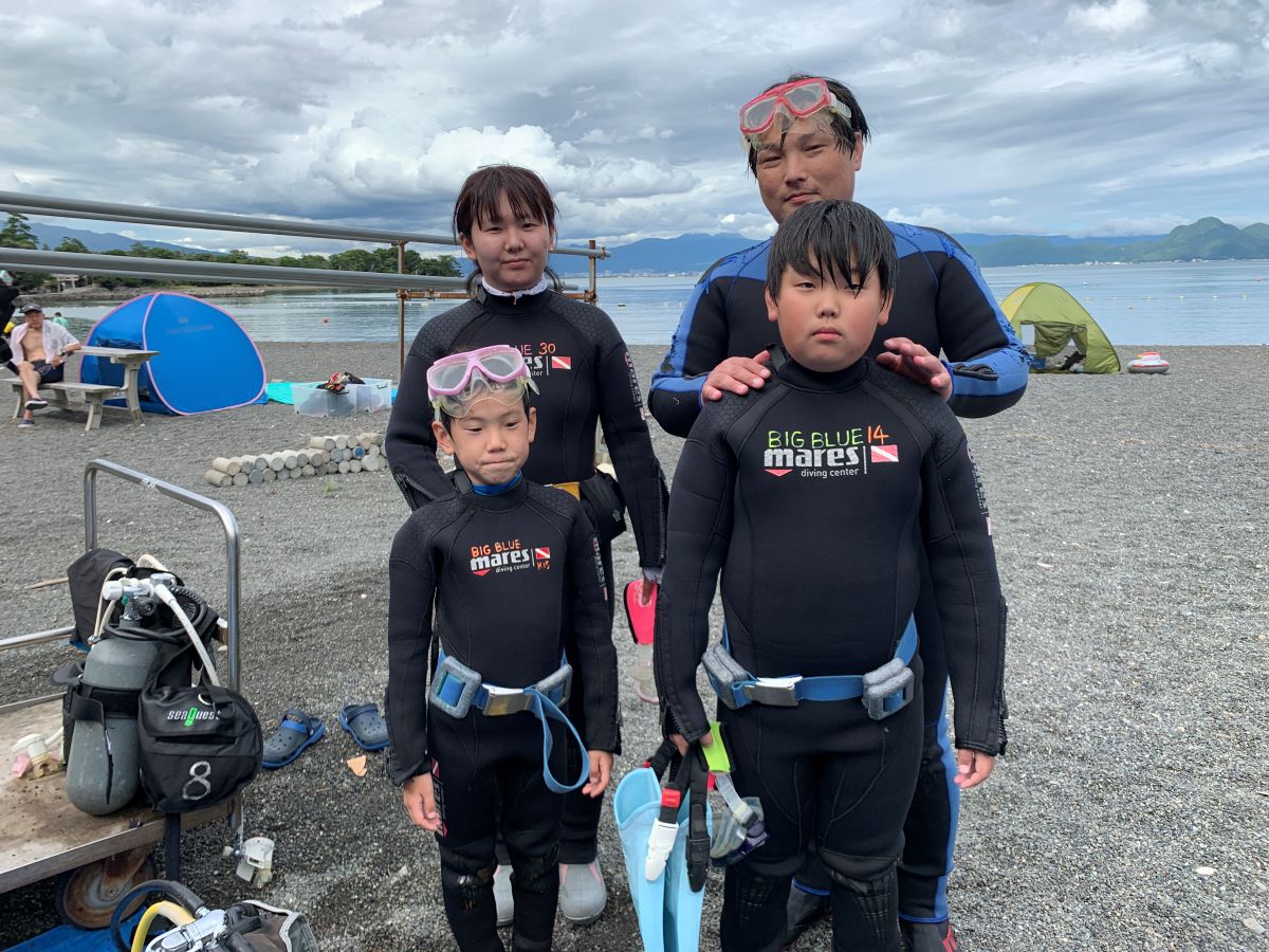 親子でダイビング４人家族