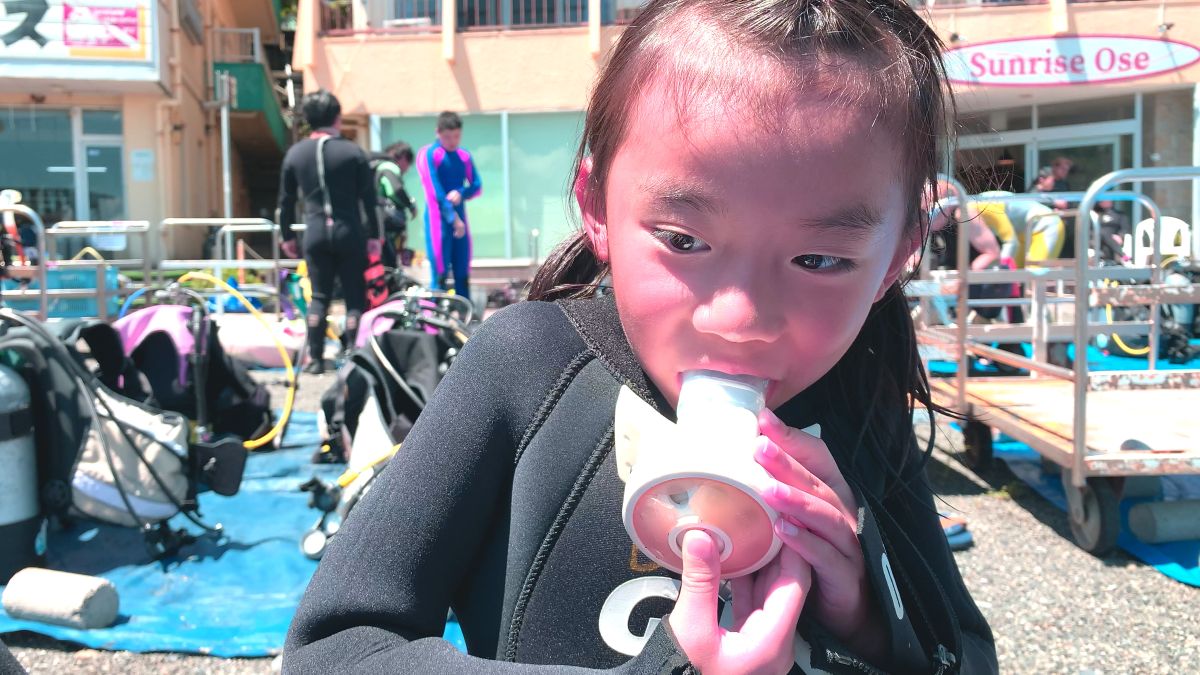 体験ダイビング 子供 陸上での呼吸練習