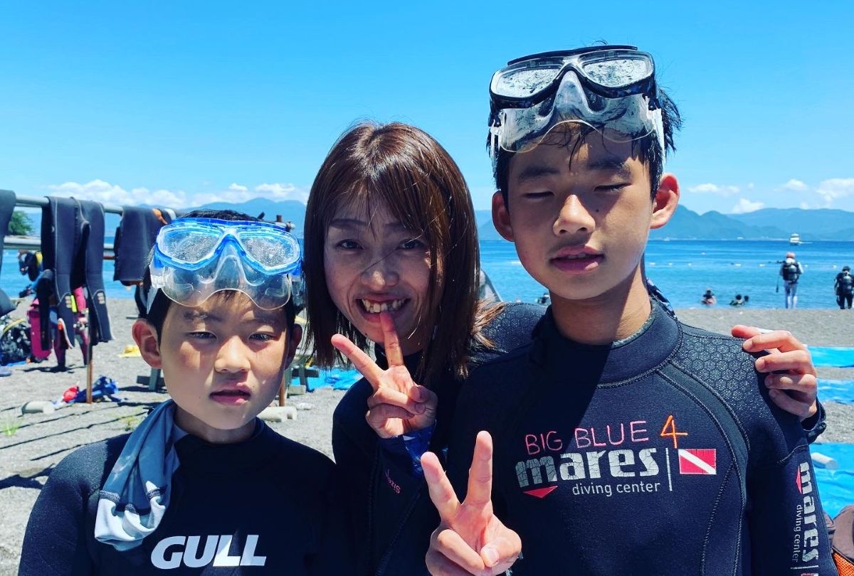 親子で体験ダイビングの３人の写真