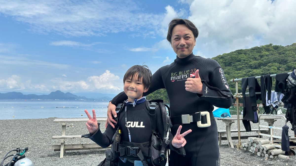 親子で体験ダイビング、息子と父のいい写真